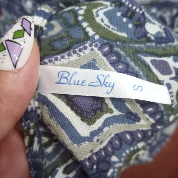 Blue Sky Sleeveless Relaxed Tank Top - Picture 2 of 3